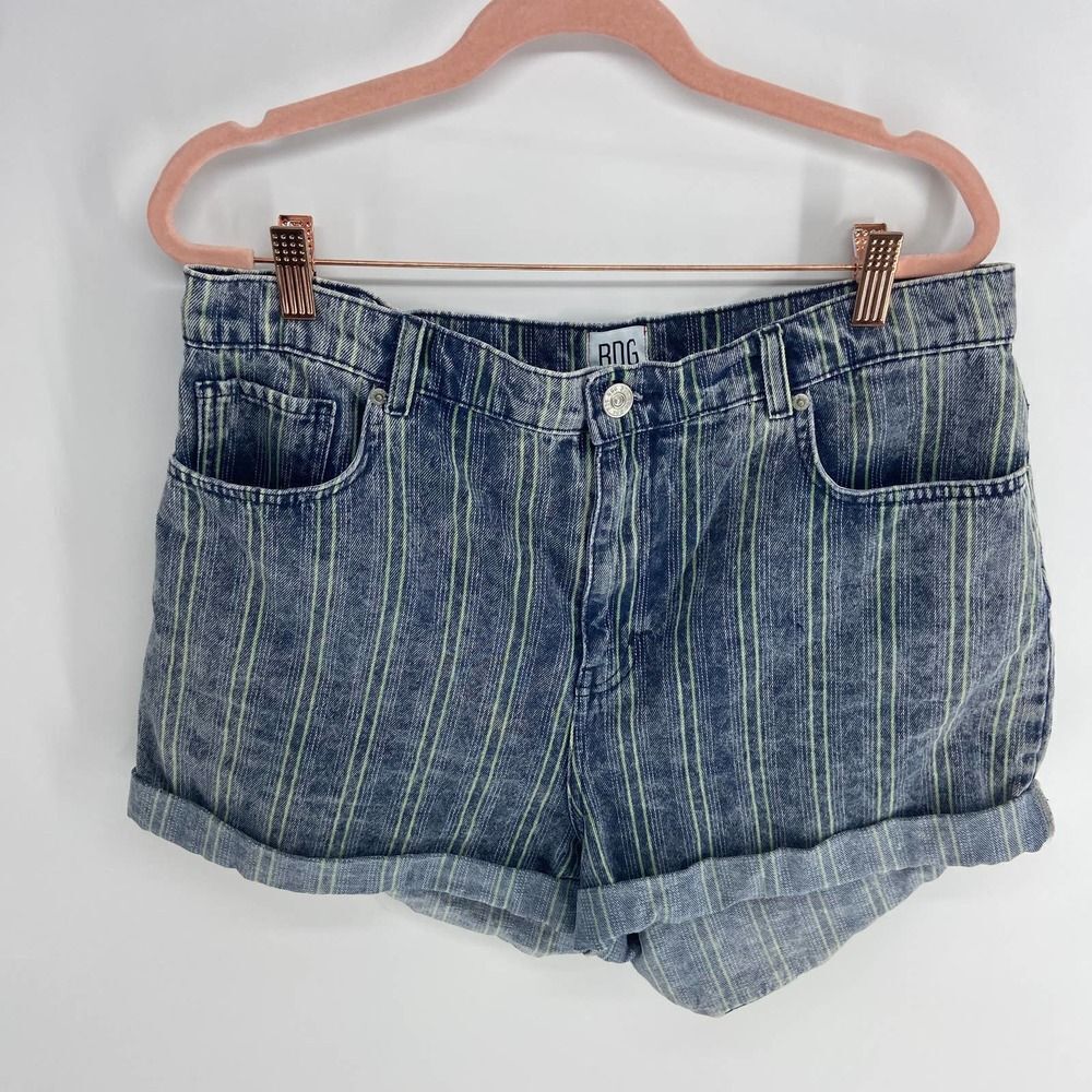 urban outfitters BDG Mom light stone wash green stripe jean shorts womens 32